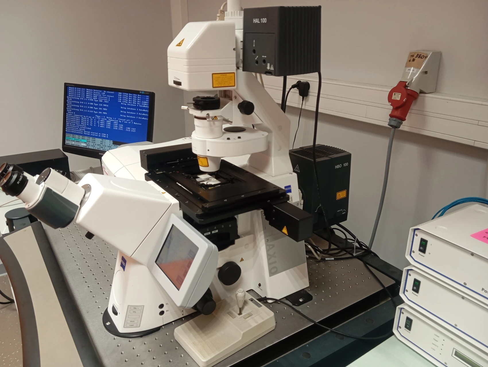 Zeiss Axio Observer microscope in LSM 710 setup