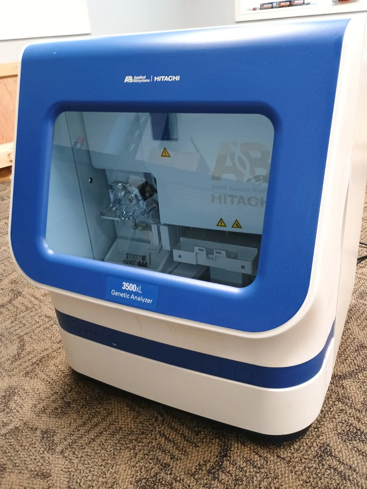 Applied Biosystems / Hitachi 3500xL genetic analyzer